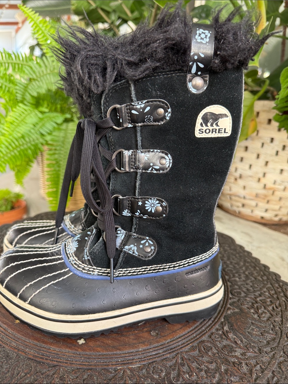 Sorel Tofino Black and Blue Floral Faux Fur Lace-Up Winter Boots